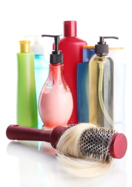 tarak fırça ile üzerine beyaz izole, saç ve Kozmetik Şişeler