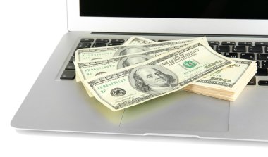 para üzerinde beyaz izole laptop