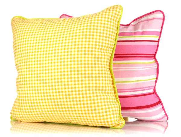 Travesseiros amarelos e rosa brilhantes isolados em branco — Fotografia de Stock