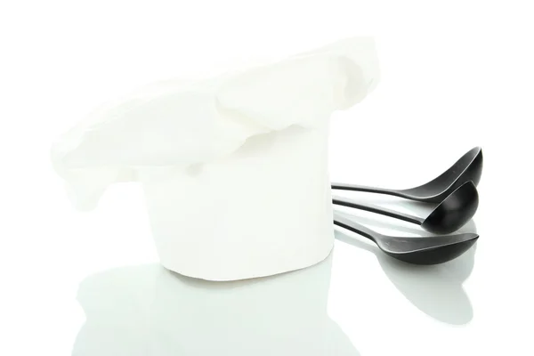 Chapéu de Chef com colheres isoladas em branco — Fotografia de Stock