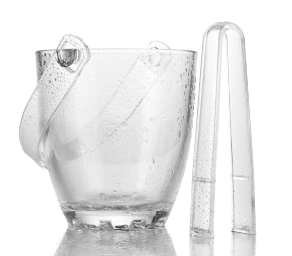 白で隔離されるガラスの氷のバケツ — ストック写真