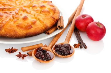 lezzetli ev yapımı pasta, elma ve reçel, üzerinde beyaz izole