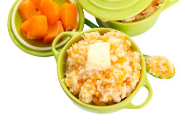 tat pirinç lapası kabak üzerine beyaz izole tencere ile