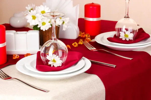Elegant table setting in restaurant — Stock Photo, Image