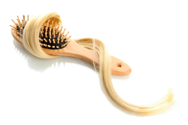 Дерев'яна гребінка з волоссям, ізольована на білому — стокове фото