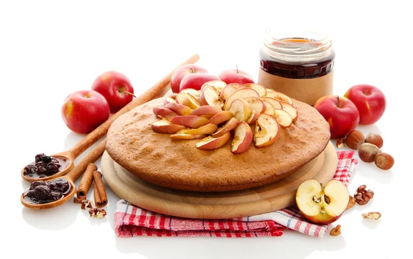 Saborosa torta caseira, maçãs e geléia, isolado em branco — Fotografia de Stock