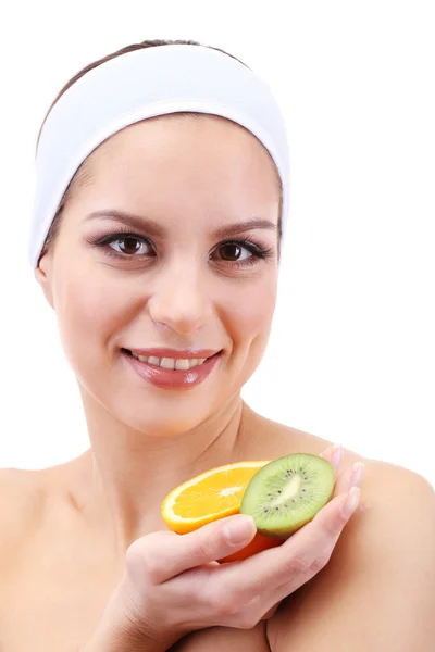 Mujer joven con fruto.Concepto: Máscaras faciales de frutas. Aislado sobre blanco —  Fotos de Stock