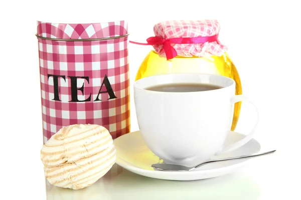 Tarro y taza de té aislados en blanco — Foto de Stock