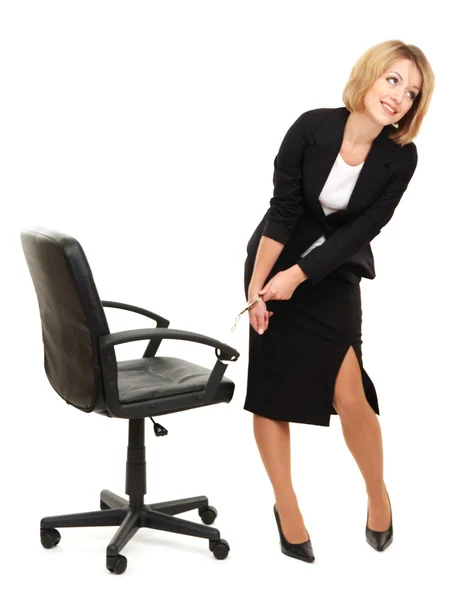 Jeune belle femme d'affaires attachée à la chaise avec menottes isolées sur blanc — Photo