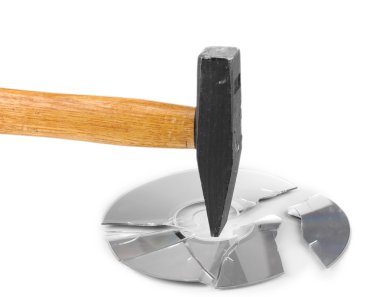 disk bilgileri beyaz izole kırık çekiçle