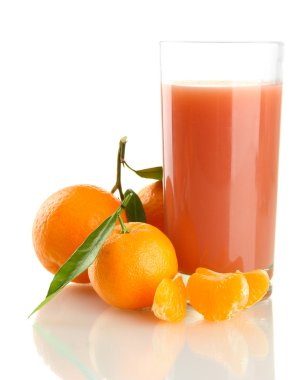 juise ve Olgun tatlı Kızıl yaprak üzerinde beyaz izole, cam