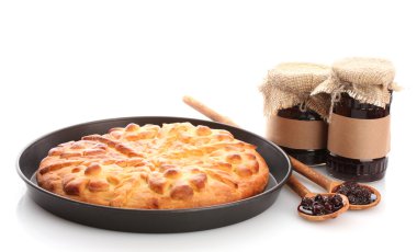 lezzetli ev yapımı pasta ve reçel, üzerinde beyaz izole