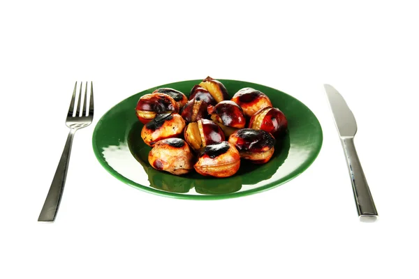 Castañas asadas en la placa verde con tenedor y cuchillo aislados en blanco —  Fotos de Stock