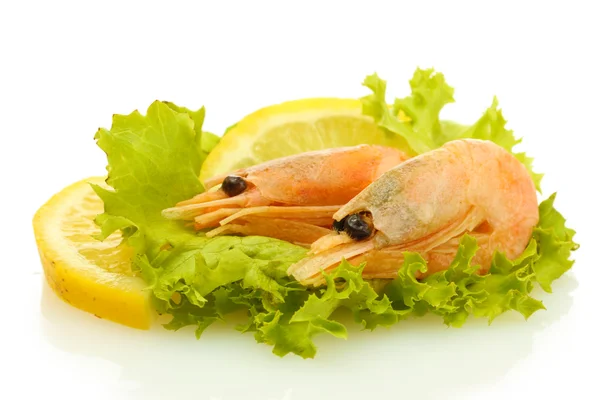 Boiled shrimps on lettuce leaves with lemon, isolated on white — Stock Photo, Image