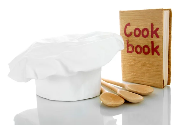 Chapéu de chef com colheres e livro de cozinha isolado em branco — Fotografia de Stock
