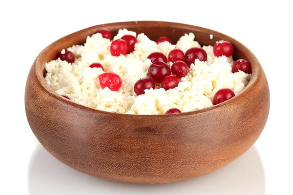 Cottage cheese in color bowl with red berries, isolated on white — Stock Photo, Image
