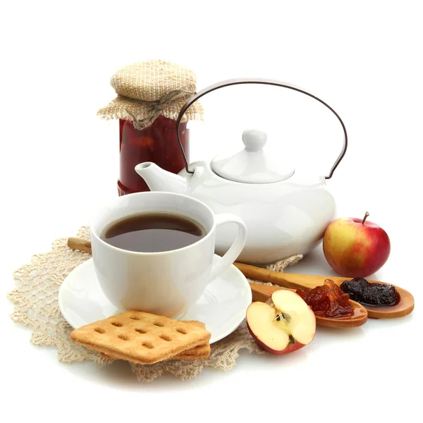 Desayuno ligero con té y mermelada casera, aislado en blanco — Foto de Stock