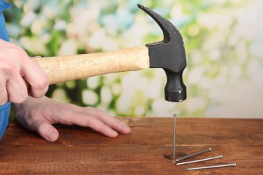 doğal zemin üzerine kurulu içine çivi çekiç Oluşturucu