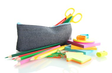 okul donanımları üzerinde beyaz izole kalem kutusu