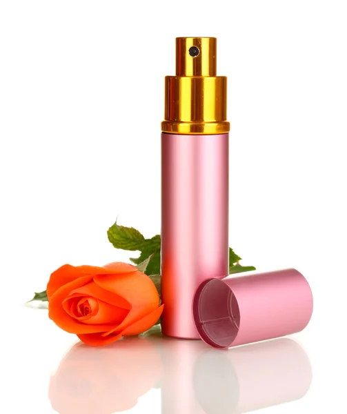 Parfum de femme en belle bouteille avec rose isolé sur blanc — Photo