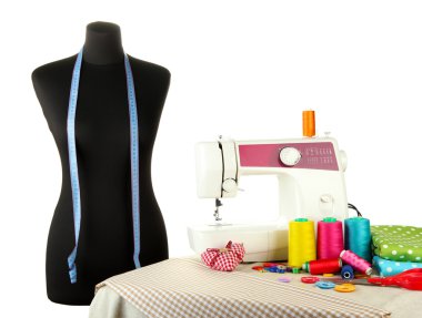 dikiş makinesi, kukla ve üzerinde beyaz izole diğer dikiş ekipman