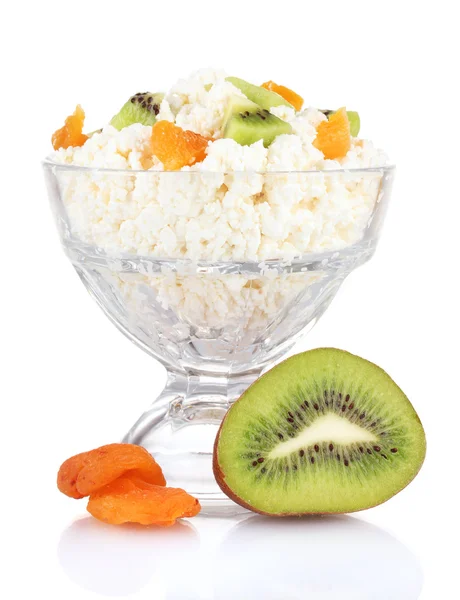 Cottage cheese in glass bowl with fruits, isolated on white — Stock Photo, Image