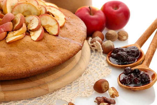 Saborosa torta caseira, maçãs e geléia, isolado em branco — Fotografia de Stock