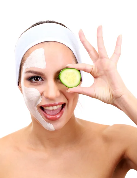 Jeune femme avec masque facial en argile, isolée sur blanc — Photo