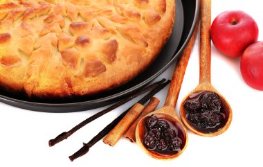 lezzetli ev yapımı pasta, elma ve reçel, üzerinde beyaz izole