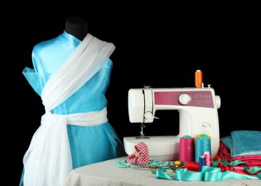 dikiş makinesi, kukla ve siyah izole diğer dikiş ekipman