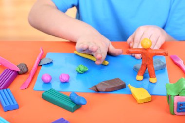 hamuru tablo üzerinden alt kalıplar