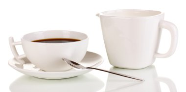 bir fincan sert kahve ve krem beyaz izole