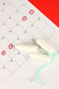 adet takvim ile pamuk tampon, yakın çekim