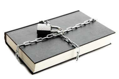 kara kitap üzerinde beyaz izole zinciri ile