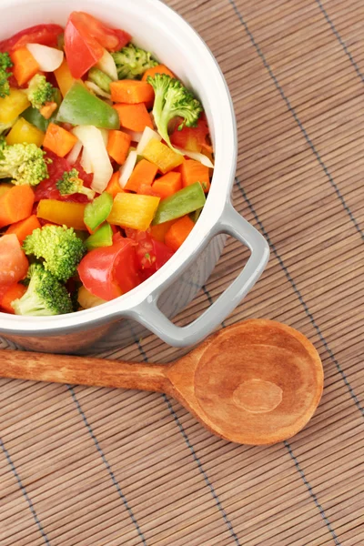 Vegetable stew in gray pot on bamboo mat background — Stock Photo, Image