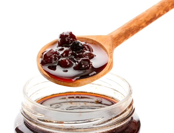 Chutné bobule marmeládou, izolované na bílém — Stock fotografie