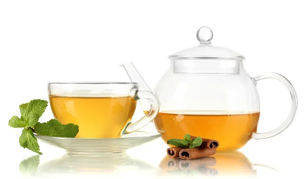 Taza de té con menta y canela aislada sobre blanco —  Fotos de Stock