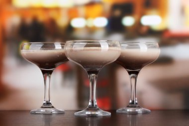 kafede masada krema kokteyller