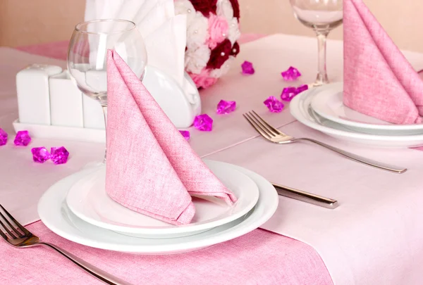 Elegantní stůl v restauraci — Stock fotografie