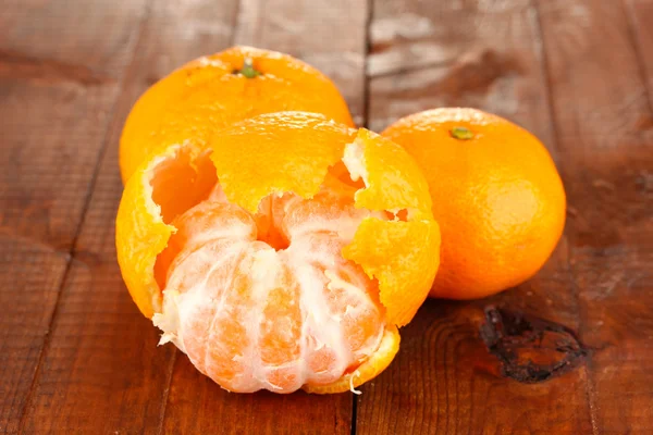 Tasty mandarines on wooden background — Stock Photo, Image