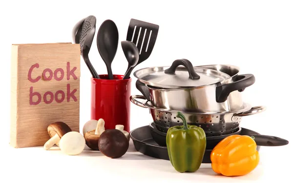 Composición de utensilios de cocina y verduras aisladas en blanco —  Fotos de Stock