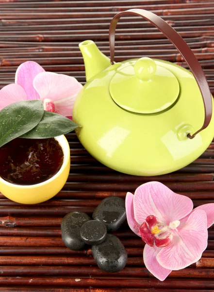 Chinese tea ceremony on bamboo table close-up — Stock Photo, Image