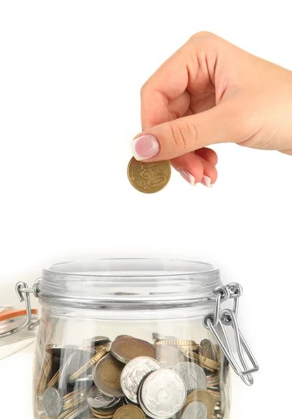 Spara, kvinnlig hand lägger ett mynt i glasflaska, isolerad på vit — Stockfoto