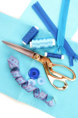 dikiş aksesuarları ve kumaş yakın çekim