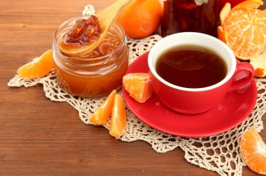 çay ve ev yapımı reçel, ahşap masa üzerinde hafif Kahvaltı