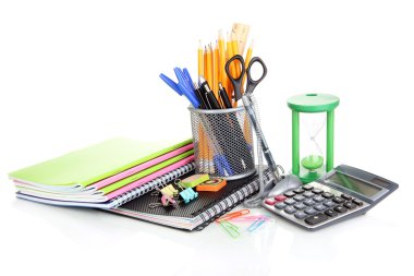 okul ve ofis malzemeleri izole üzerinde beyaz