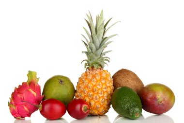 egzotik meyveler üzerinde beyaz izole bileşimi