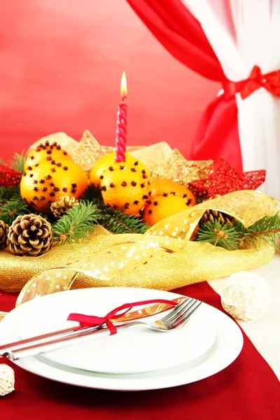 Belo cenário de mesa de Natal com tangerinas e abeto, close-up — Fotografia de Stock