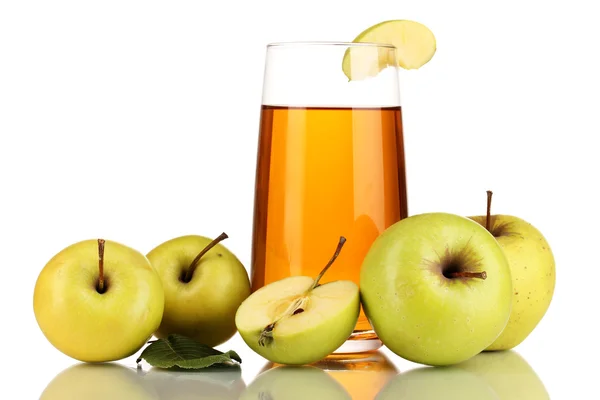 Användbara äppeljuice med äpplen runt isolerade på vit — Stockfoto