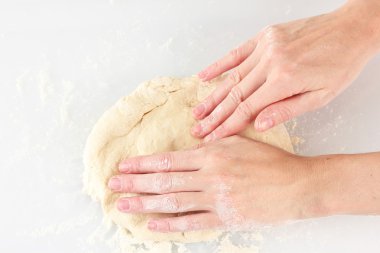 beyaz izole pizza hamuru hazırlama